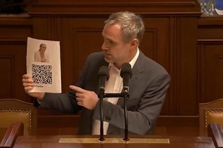 "Zaplaťte za byt". Hřib provokoval ministryni QR kódem, reagovala podrážděně